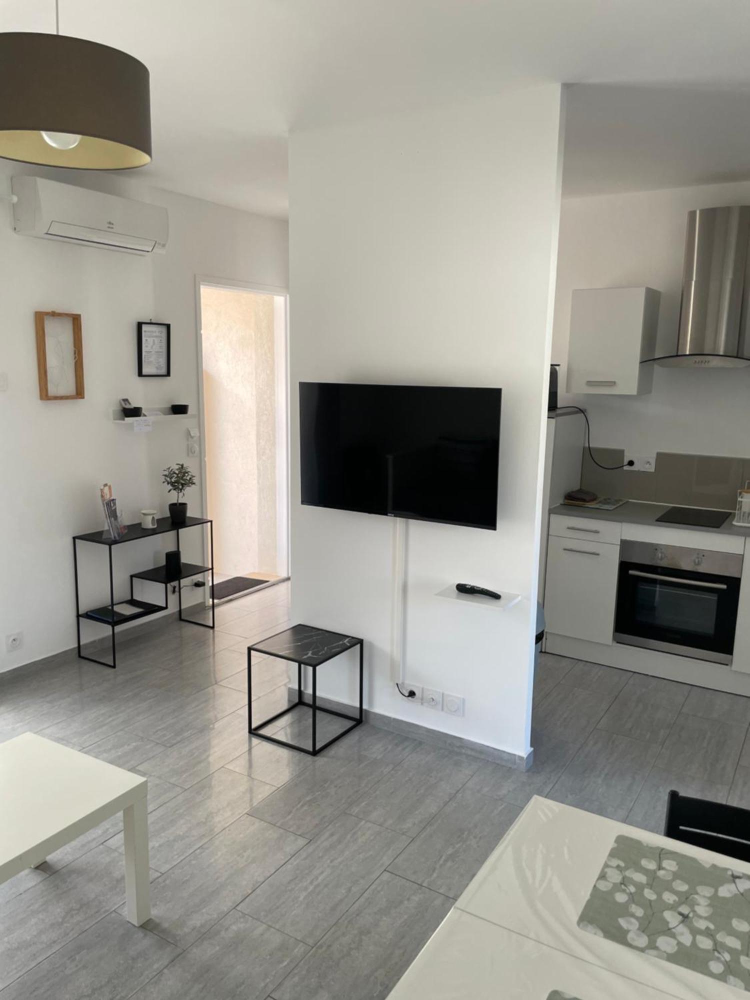 Appartement T2 Avec Terrasse Et Cour Кавайон Екстериор снимка