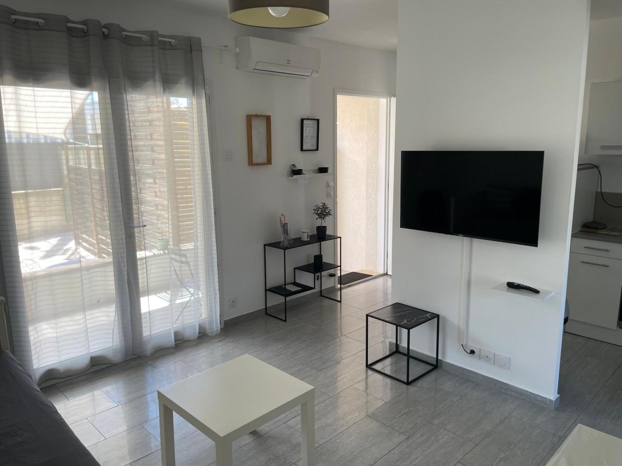 Appartement T2 Avec Terrasse Et Cour Кавайон Екстериор снимка