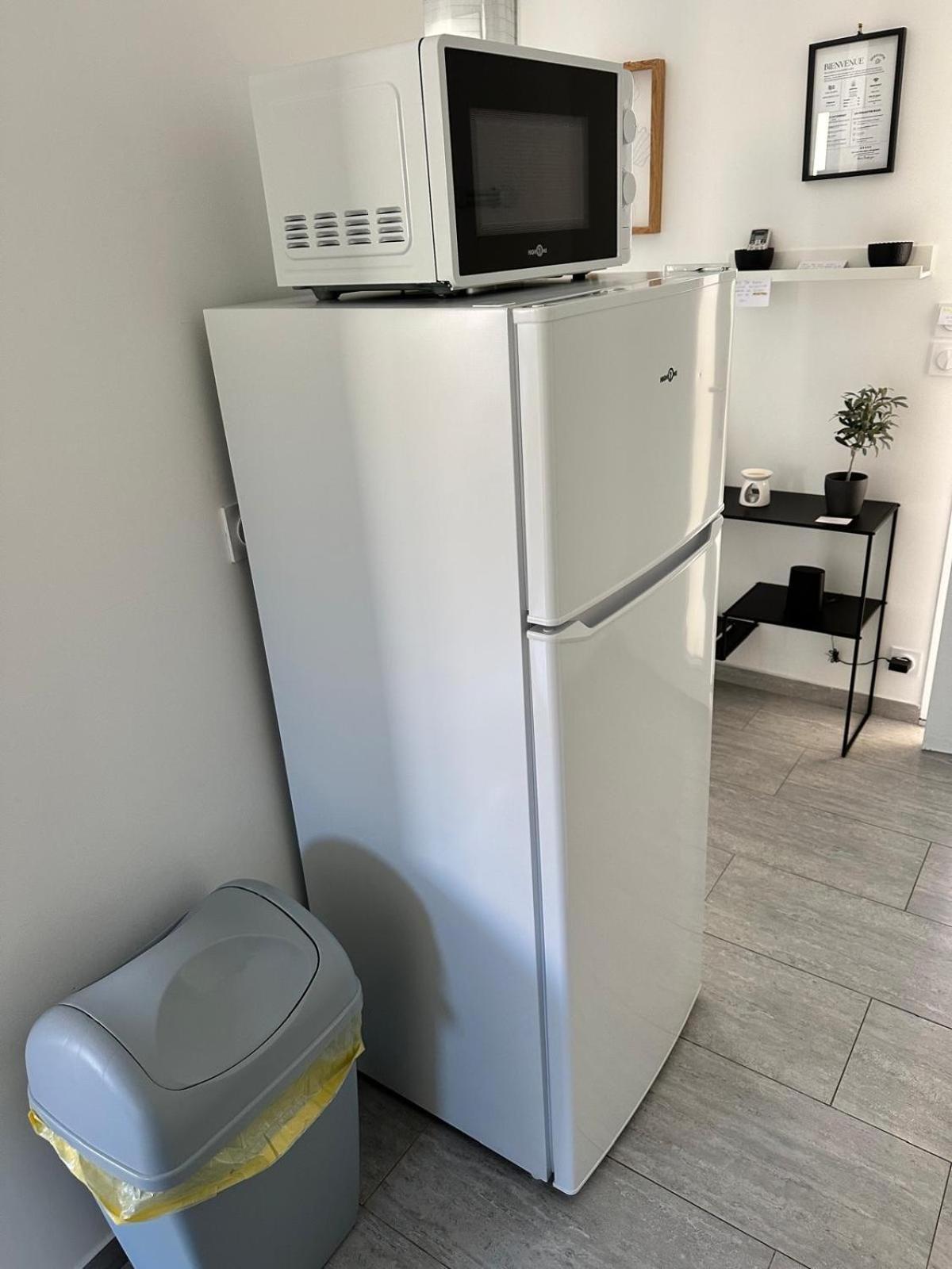 Appartement T2 Avec Terrasse Et Cour Кавайон Екстериор снимка
