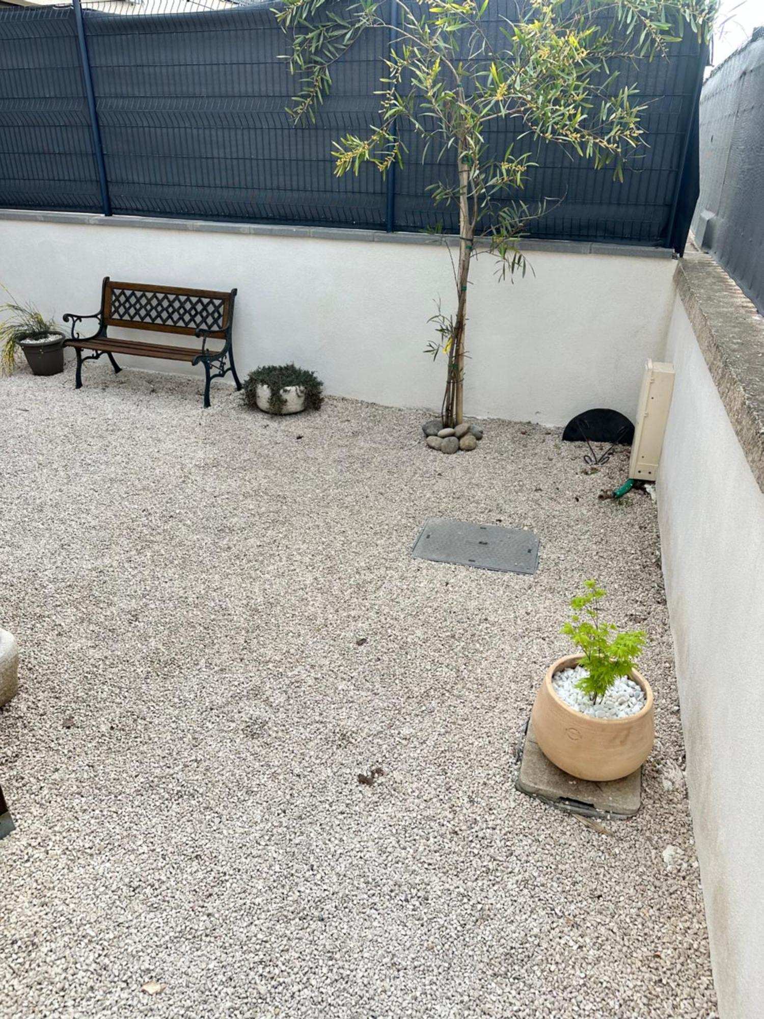 Appartement T2 Avec Terrasse Et Cour Кавайон Екстериор снимка