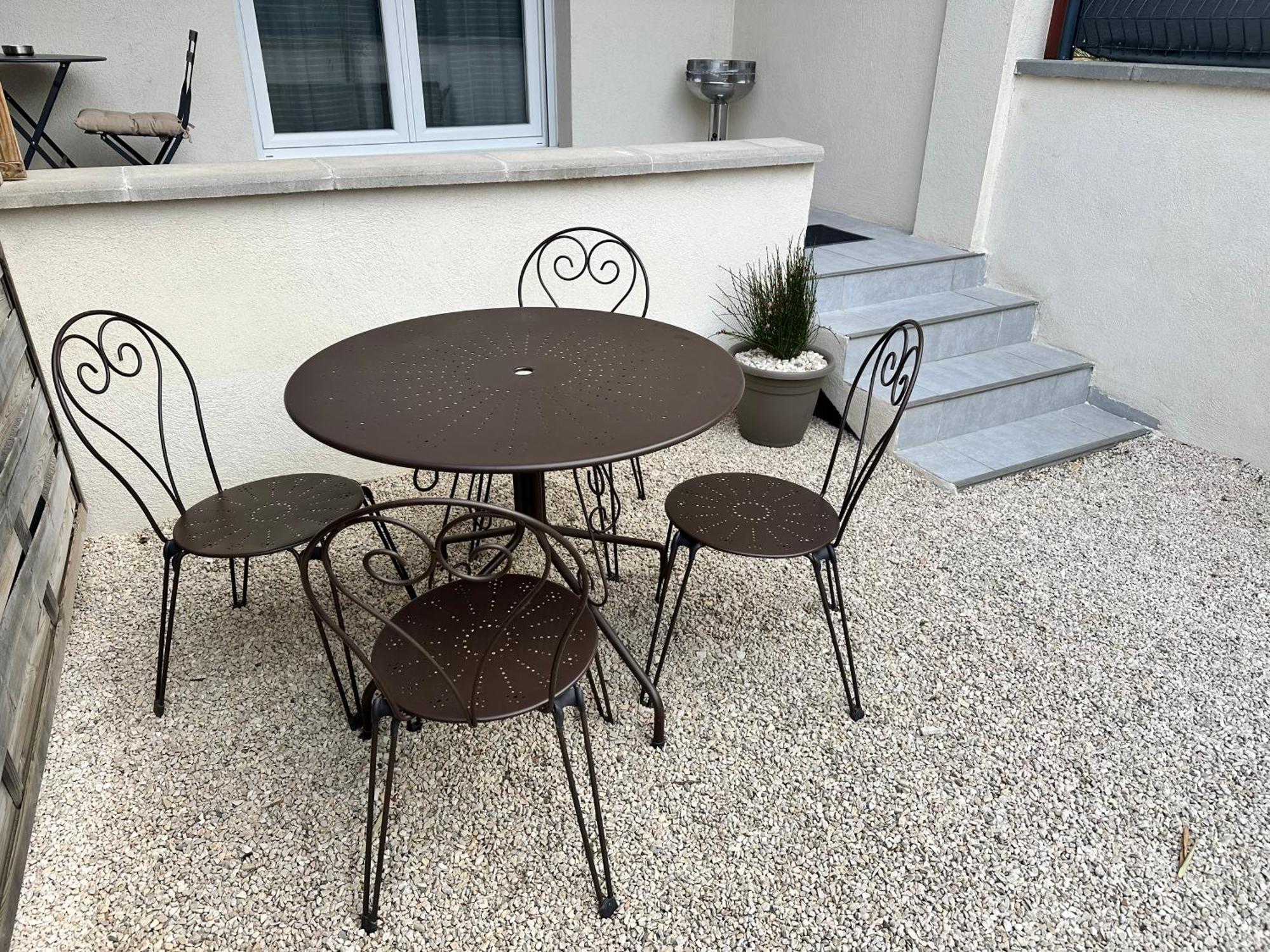 Appartement T2 Avec Terrasse Et Cour Кавайон Екстериор снимка