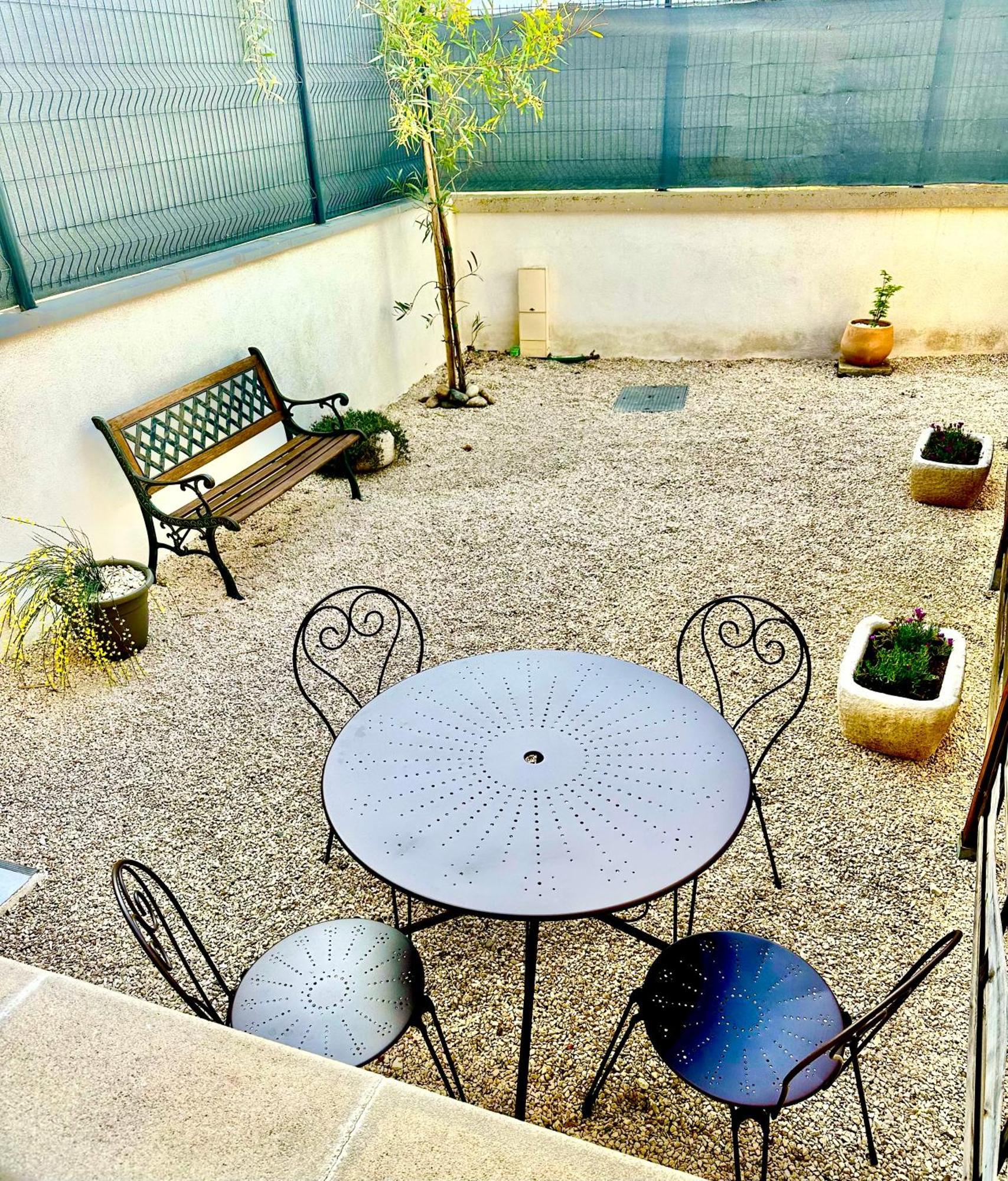 Appartement T2 Avec Terrasse Et Cour Кавайон Екстериор снимка